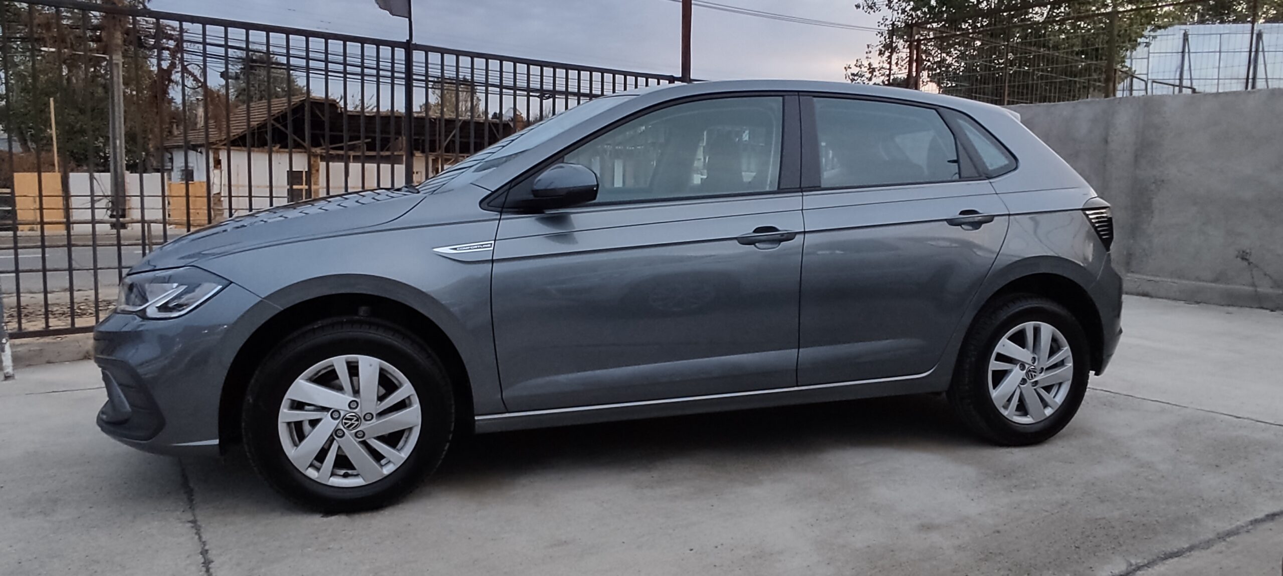 Volkswagen – POLO 1.0 TSI Comfort AUT – 2025