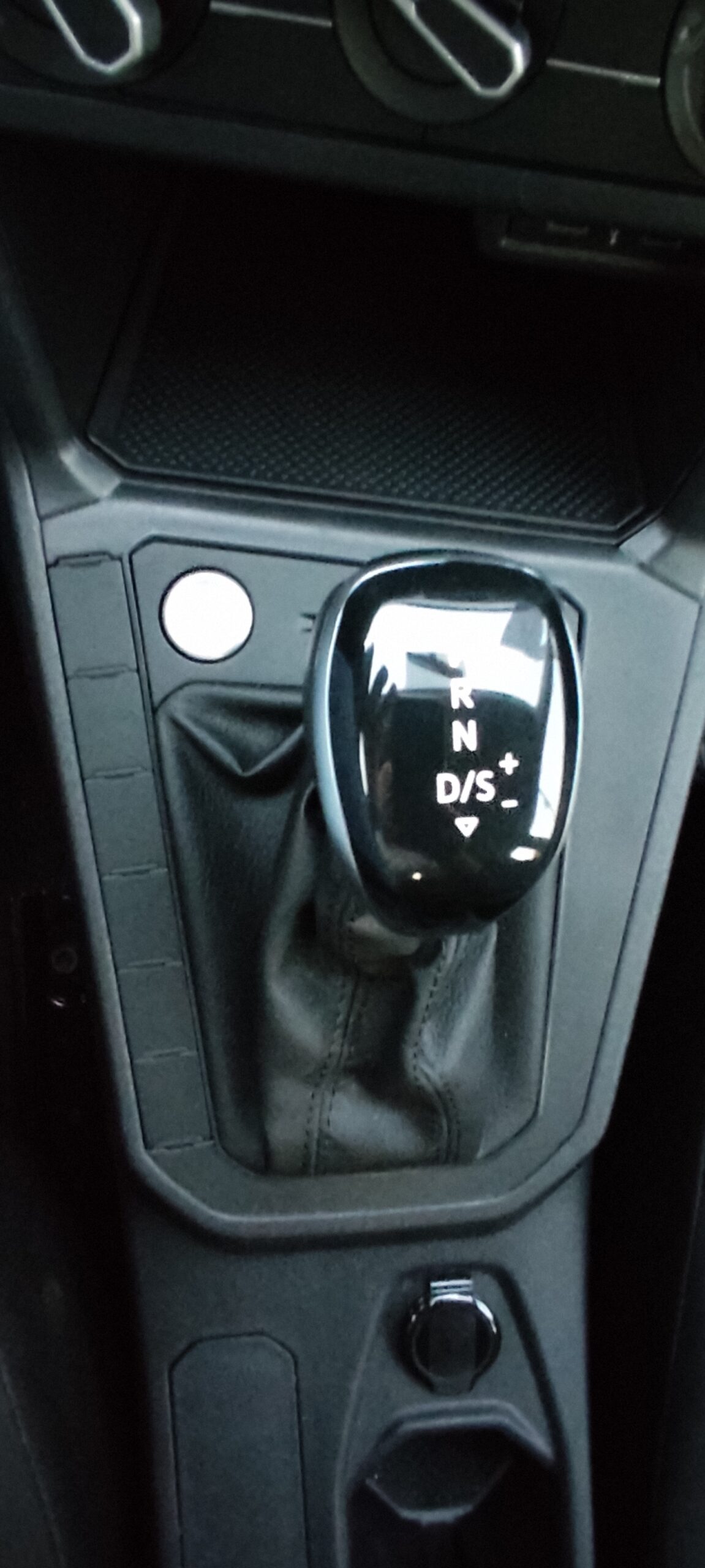 Volkswagen – POLO 1.0 TSI Comfort AUT – 2025
